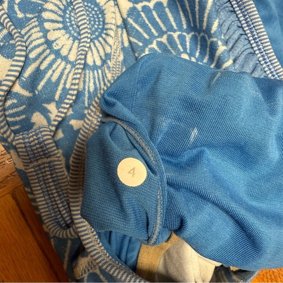 Lululemon Beachy Floral White Porcelaine Scoop Neck Tank Size 4 2012 Rare Find - Picture 5 of 6